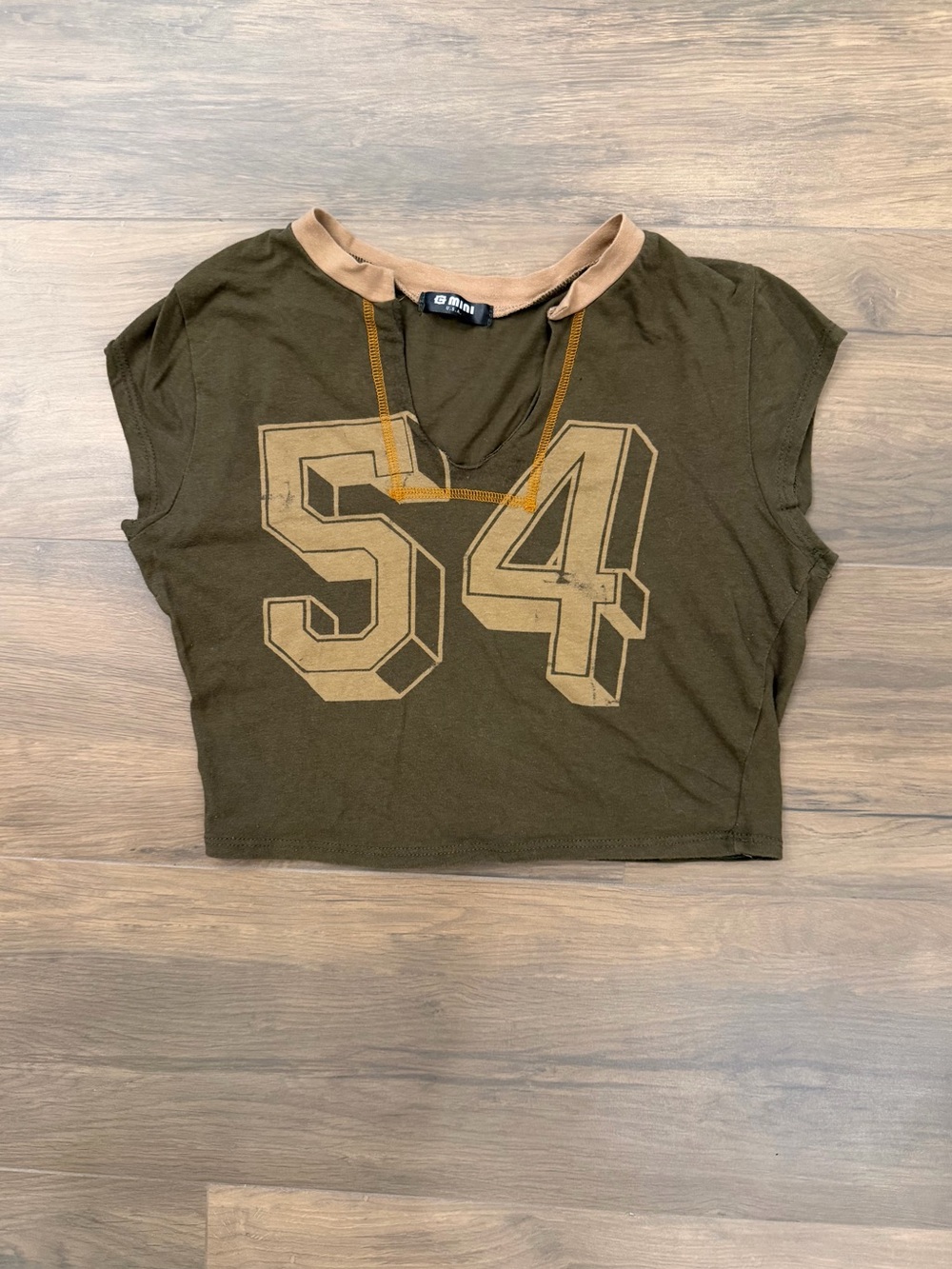 Girl’s Olive Green Cropped Graphic Tee — '54' Detail